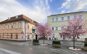 Gasthof Hametner mit Innviertlerhof mit direktem Zugang zur Therme Mediterrana durch unseren Garten!